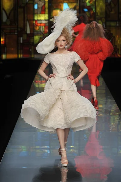 Look 15